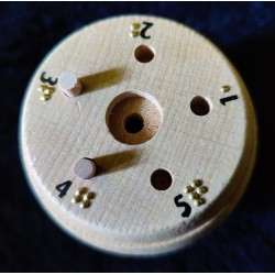 "6-er Fässchen"
Würfelspiel aus Buchenholz
Umarbeitung: Braille-Kinderbuecher